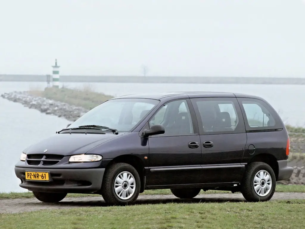 Chrysler Voyager (GS) 3 поколение, минивэн (01.1995 - 09.2000)